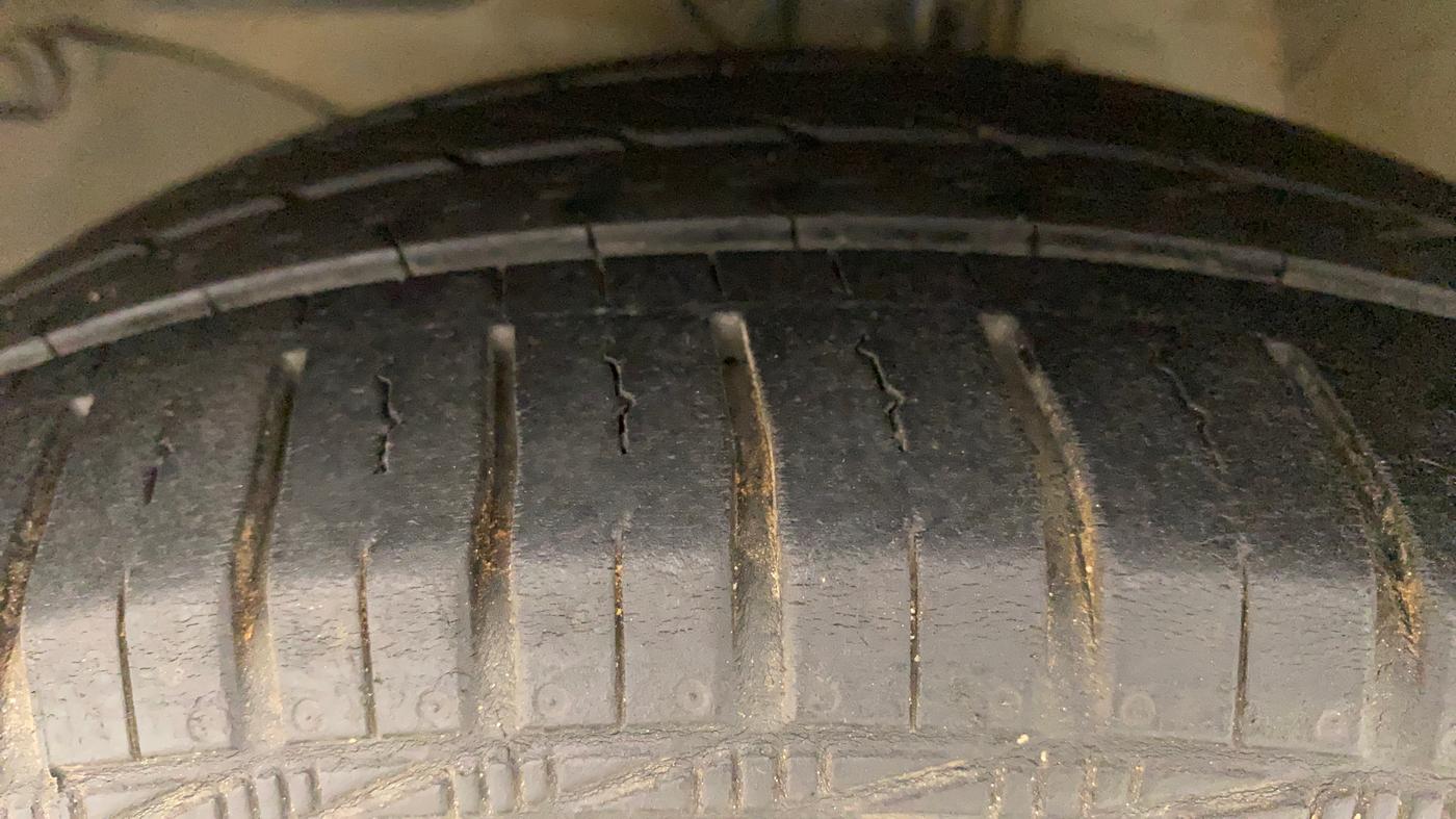 2018 Honda Brio S MT, Petrol, Manual, 43,457 km, Left Front Tyre Tread