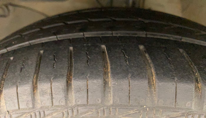 2018 Honda Brio S MT, Petrol, Manual, 43,457 km, Left Front Tyre Tread