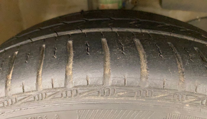 2018 Honda Brio S MT, Petrol, Manual, 43,457 km, Right Front Tyre Tread