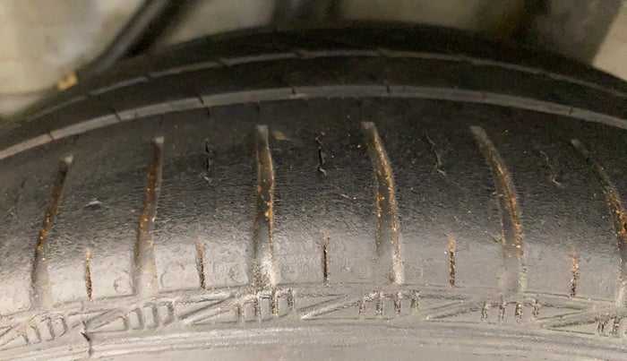 2018 Honda Brio S MT, Petrol, Manual, 43,457 km, Left Rear Tyre Tread