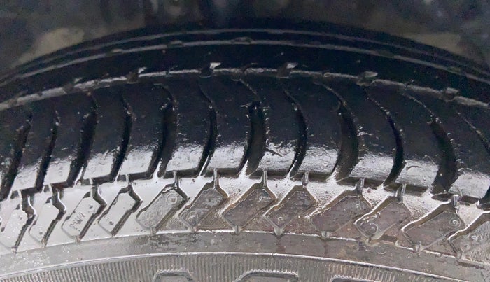 2016 Ford Figo Aspire 1.5 TITANIUM AT PETROL, Petrol, Automatic, 27,024 km, Right Front Tyre Tread