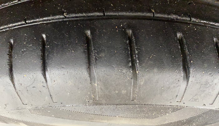 2019 Maruti Swift ZDI PLUS AMT, Diesel, Automatic, 31,008 km, Left Front Tyre Tread