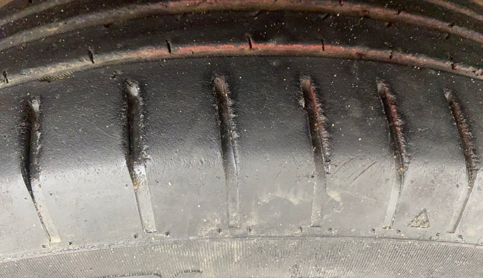 2019 Maruti Swift ZDI PLUS AMT, Diesel, Automatic, 31,008 km, Right Front Tyre Tread