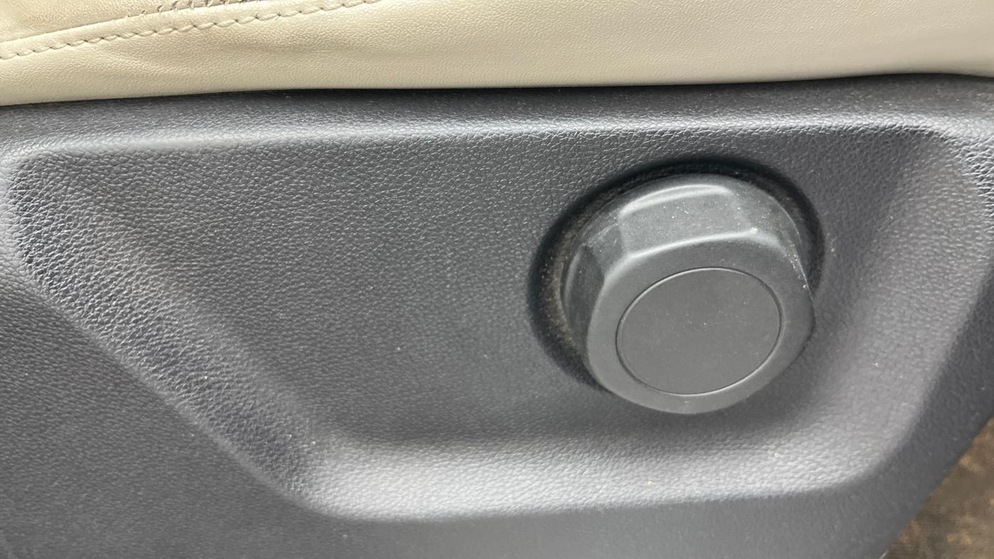 2024 Mahindra XUV700 AX 7 LUXURY D AT 7 STR, Diesel, Automatic, 61,742 km, Driver Side Adjustment Panel
