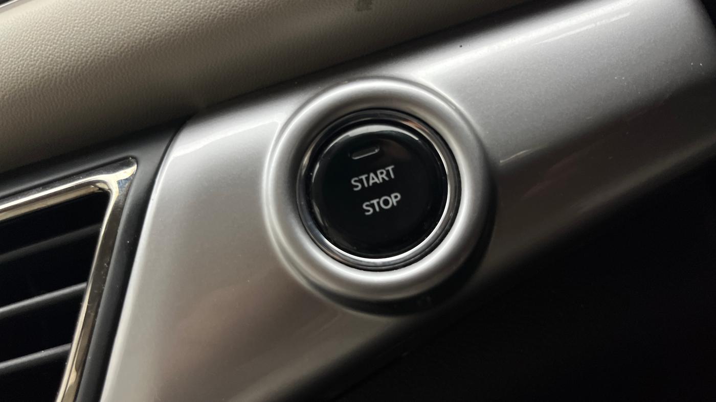 2024 Mahindra XUV700 AX 7 LUXURY D AT 7 STR, Diesel, Automatic, 61,742 km, Keyless Start/ Stop Button