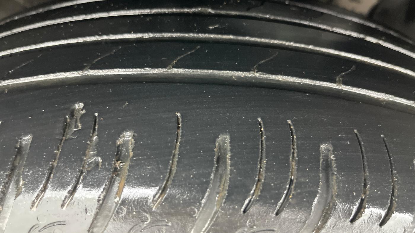 2024 Mahindra XUV700 AX 7 LUXURY D AT 7 STR, Diesel, Automatic, 61,742 km, Left Front Tyre Tread
