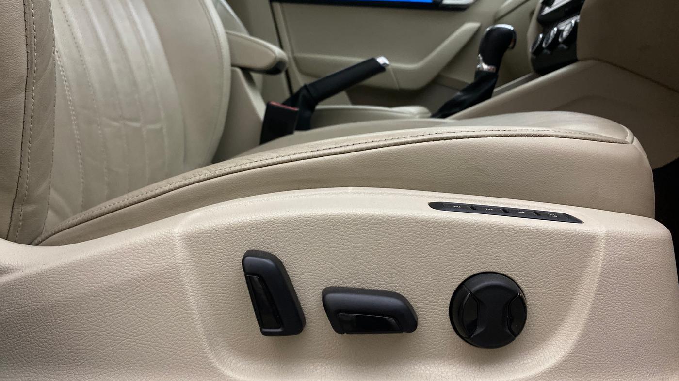 2019 Skoda Octavia L&K 1.8 TSI AT, Petrol, Automatic, 71,916 km, Driver Side Adjustment Panel