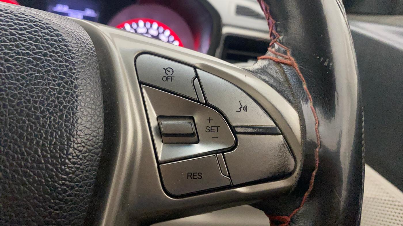 2021 Mahindra XUV300 W8 (O) 1.5 DIESEL AMT, Diesel, Automatic, 1,23,050 km, Adaptive Cruise Control
