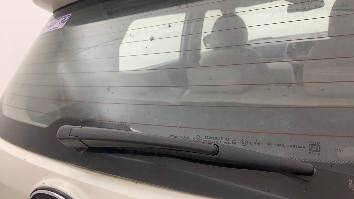 2021 Mahindra XUV300 W8 (O) 1.5 DIESEL AMT, Diesel, Automatic, 1,23,050 km, Rear Wiper