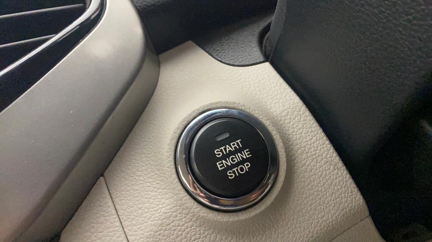 2021 Mahindra XUV300 W8 (O) 1.5 DIESEL AMT, Diesel, Automatic, 1,23,050 km, Keyless Start/ Stop Button