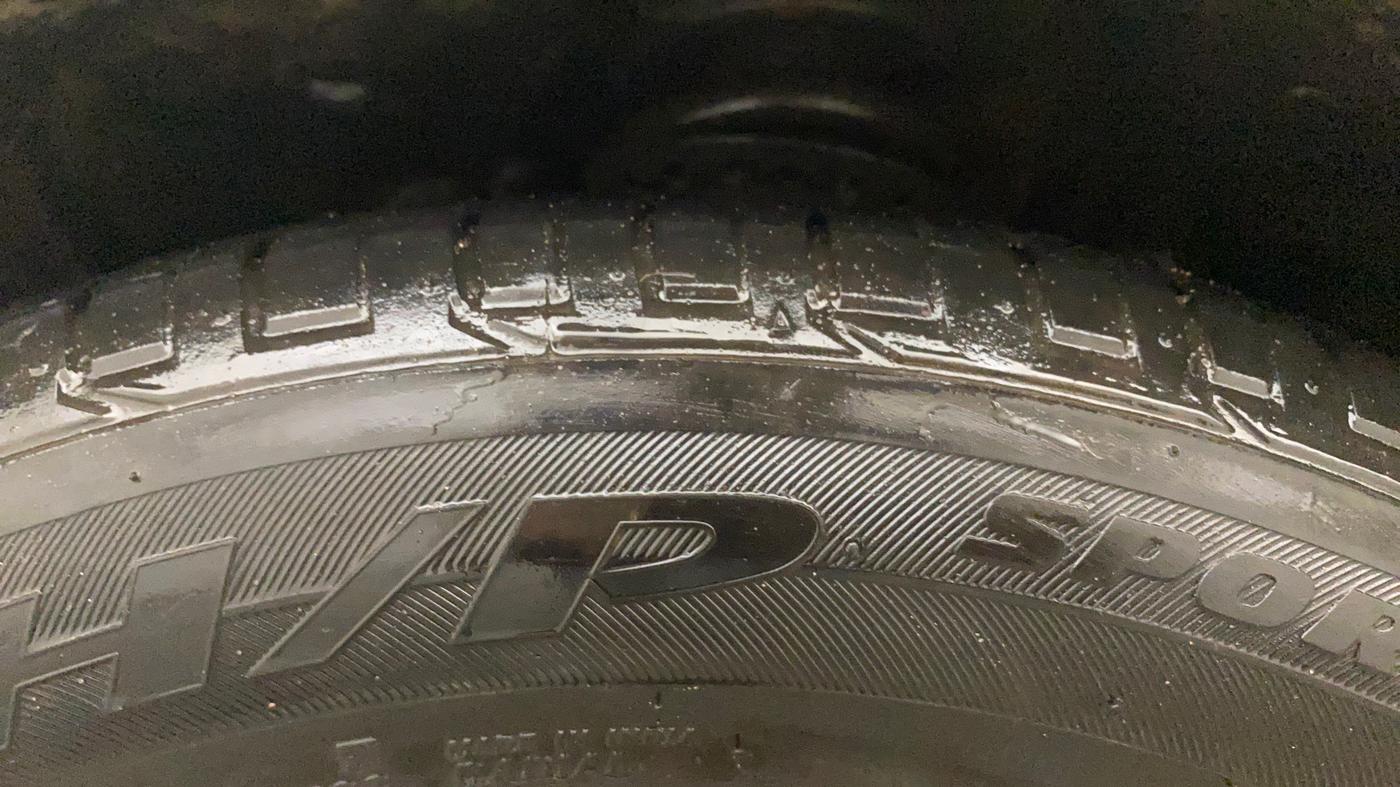 2021 Mahindra XUV300 W8 (O) 1.5 DIESEL AMT, Diesel, Automatic, 1,23,050 km, Left Front Tyre Tread