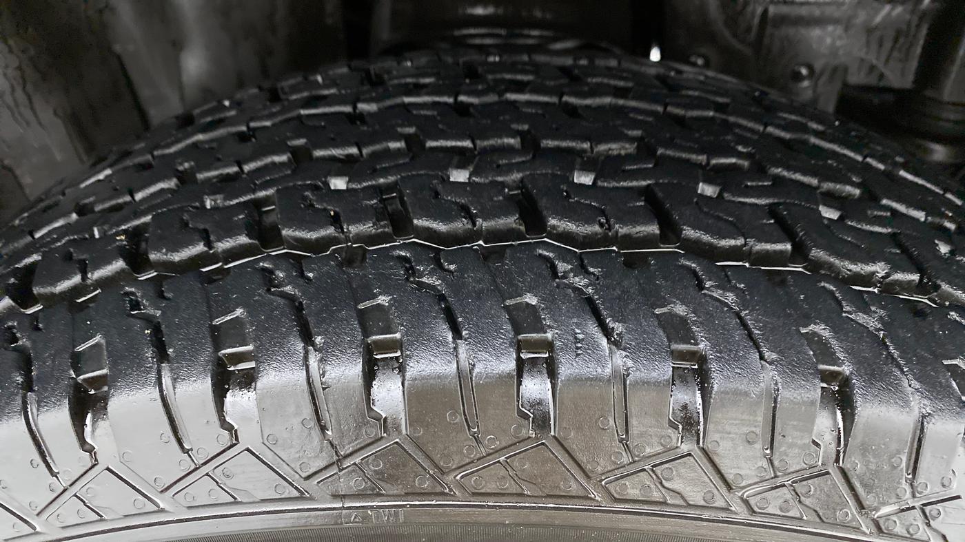 2021 Mahindra Thar LX PETROL AT 4WD, Petrol, Automatic, 9,761 km, Right Front Tyre Tread