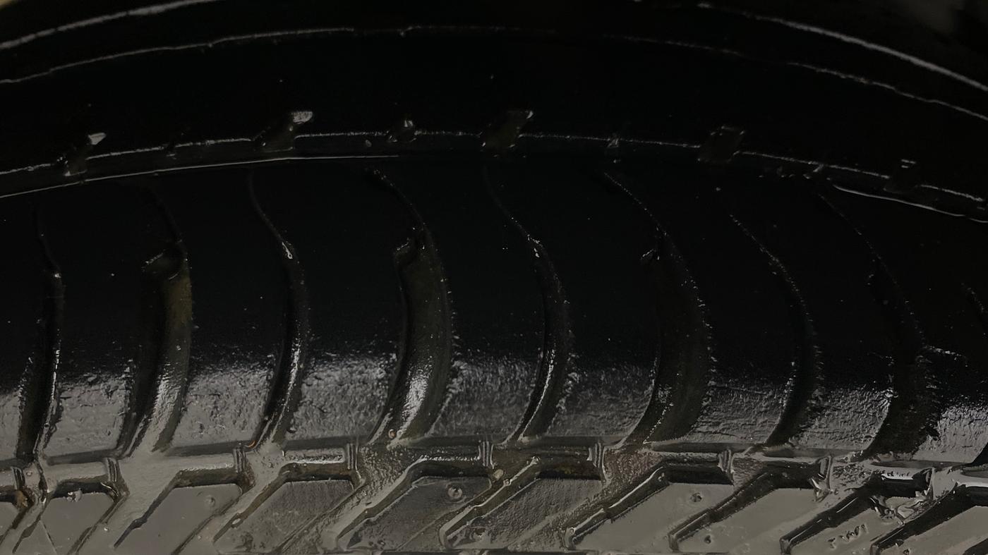 2015 Ford New Figo TREND 1.2 PETROL, Petrol, Manual, 35,120 km, Right Rear Tyre Tread