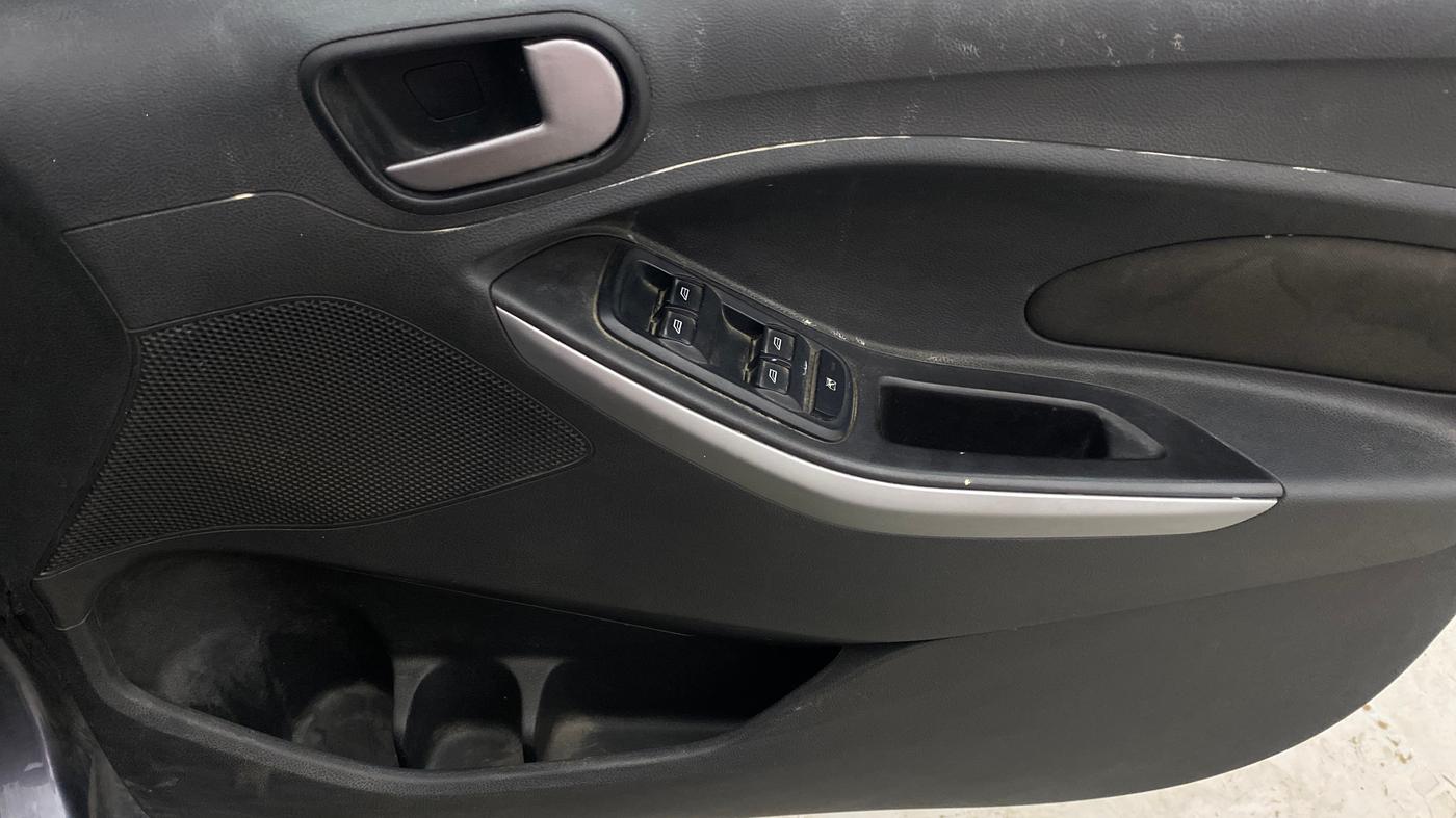2015 Ford New Figo TREND 1.2 PETROL, Petrol, Manual, 35,120 km, Driver Side Door Panels Control