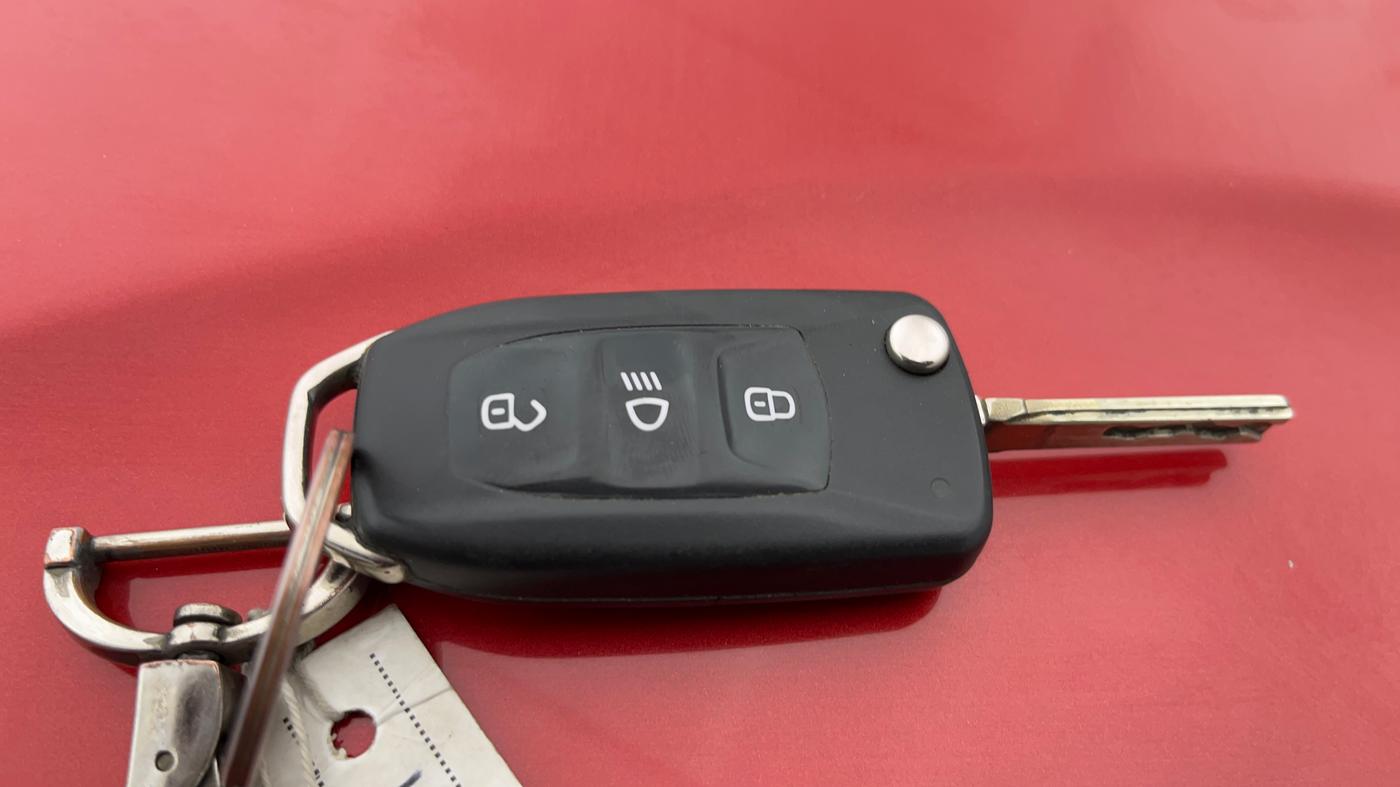 2019 Tata NEXON XM PETROL, Petrol, Manual, 75,245 km, Key Close Up
