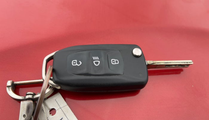 2019 Tata NEXON XM PETROL, Petrol, Manual, 75,193 km, Key Close Up