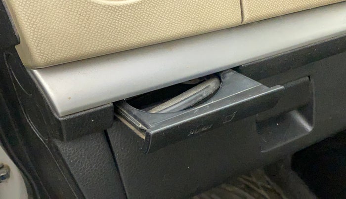 2017 Maruti Wagon R 1.0 LXI, Petrol, Manual, 79,416 km, Dashboard - Cup holder not working