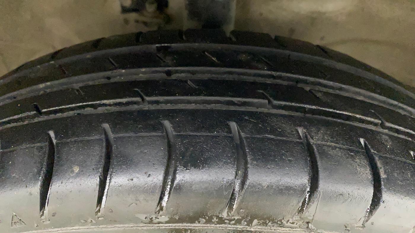 2017 Maruti Wagon R 1.0 LXI, Petrol, Manual, 79,416 km, Right Front Tyre Tread