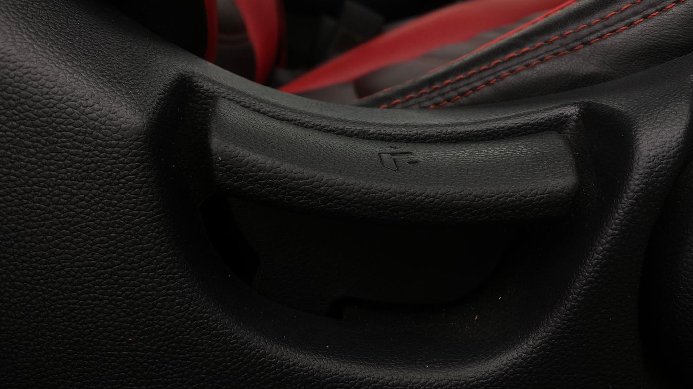 2017 Hyundai i20 Active 1.2 SX, Petrol, Manual, 1,39,100 km, Driver Side Adjustment Panel