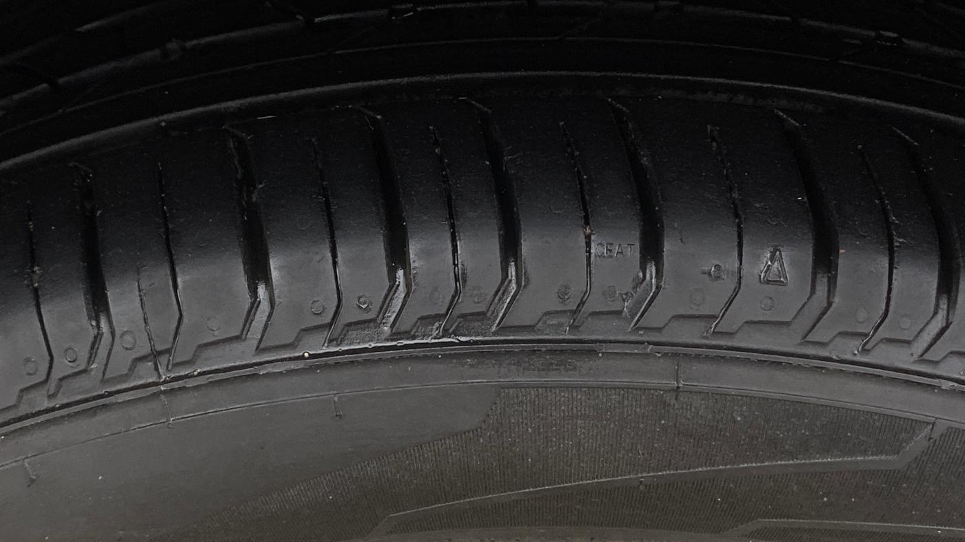2017 Hyundai i20 Active 1.2 SX, Petrol, Manual, 1,39,100 km, Left Front Tyre Tread