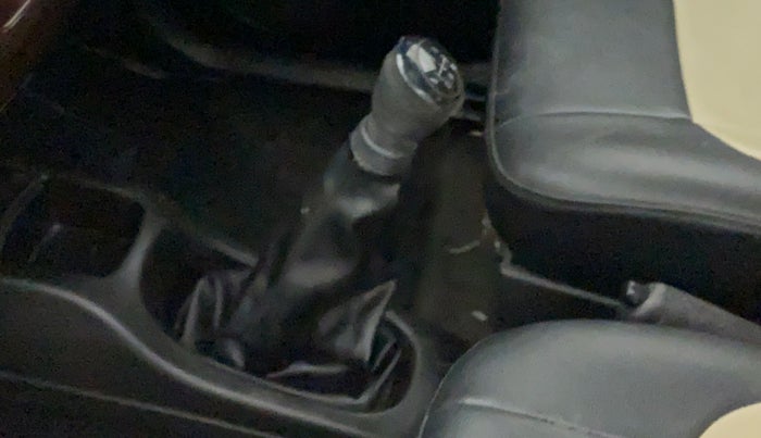 2014 Maruti Wagon R 1.0 LXI CNG, CNG, Manual, 22,277 km, Gear lever - Knob cover torn
