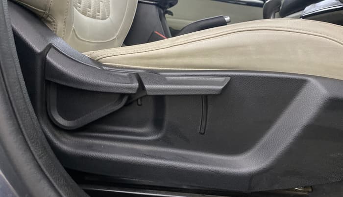 2019 KIA SELTOS HTX 1.5 PETROL, Petrol, Manual, 1,03,568 km, Driver Side Adjustment Panel