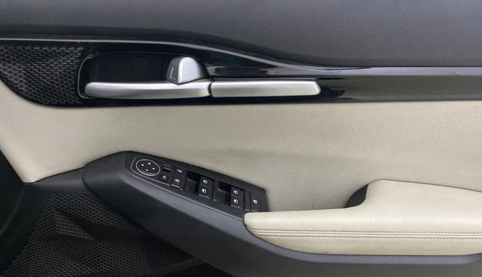 2019 KIA SELTOS HTX 1.5 PETROL, Petrol, Manual, 1,03,568 km, Driver Side Door Panels Control