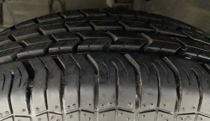 2017 Maruti Swift VXI, Petrol, Manual, 14,097 km, Left Front Tyre Tread