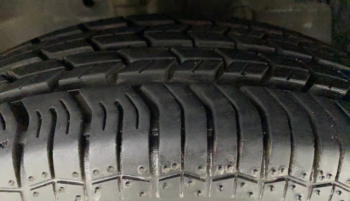 2017 Maruti Swift VXI, Petrol, Manual, 14,097 km, Right Front Tyre Tread