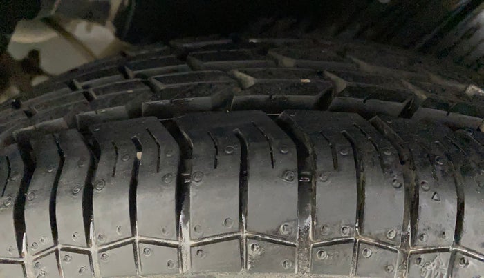 2017 Maruti Swift VXI, Petrol, Manual, 14,097 km, Left Rear Tyre Tread