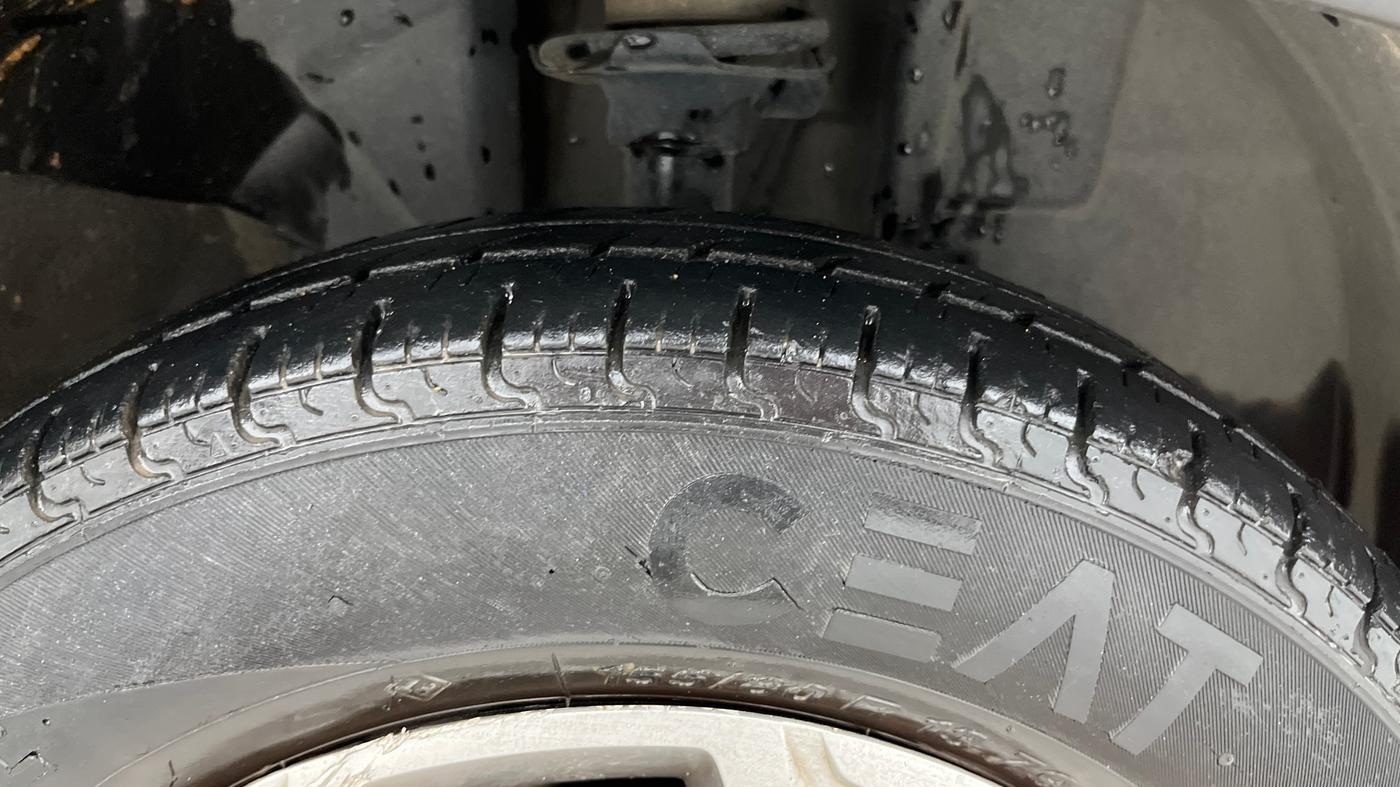 2017 Renault Kwid CLIMBER 1.0 AMT, Petrol, Automatic, 30,014 km, Right Front Tyre Tread