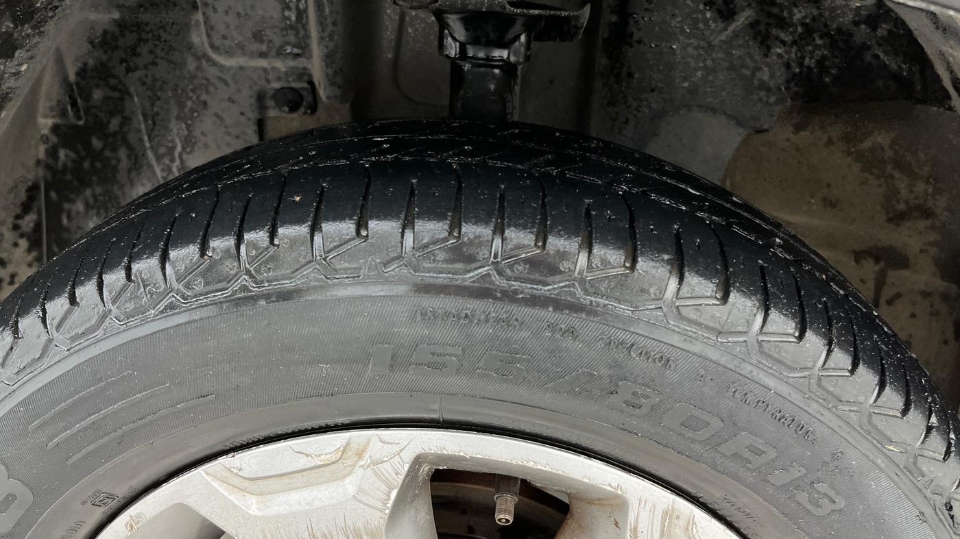 2017 Renault Kwid CLIMBER 1.0 AMT, Petrol, Automatic, 30,014 km, Left Front Tyre Tread