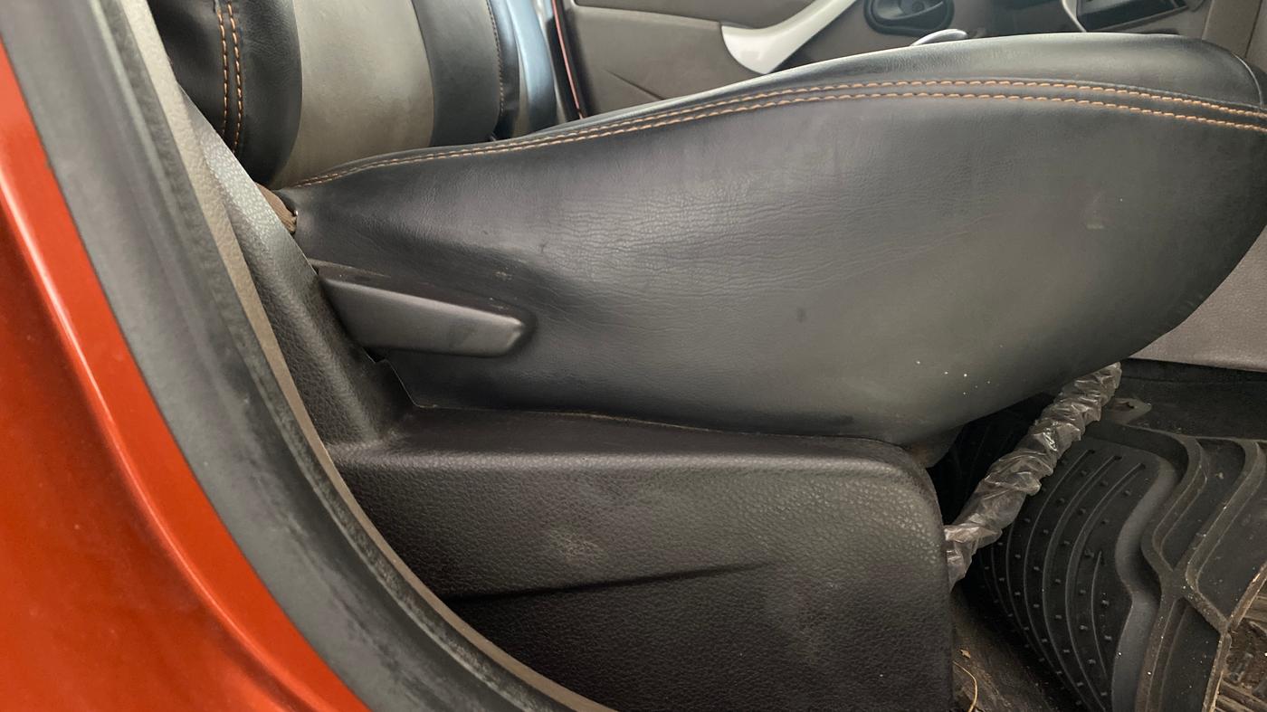 2018 Renault Duster 110 PS RXS 4X2 AMT DIESEL, Diesel, Automatic, 55,750 km, Driver Side Adjustment Panel