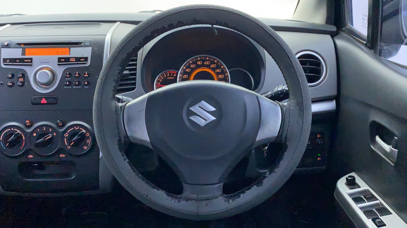 2011 Maruti Wagon R 1.0 VXI, Petrol, Manual, 57,488 km, Steering Wheel Close Up
