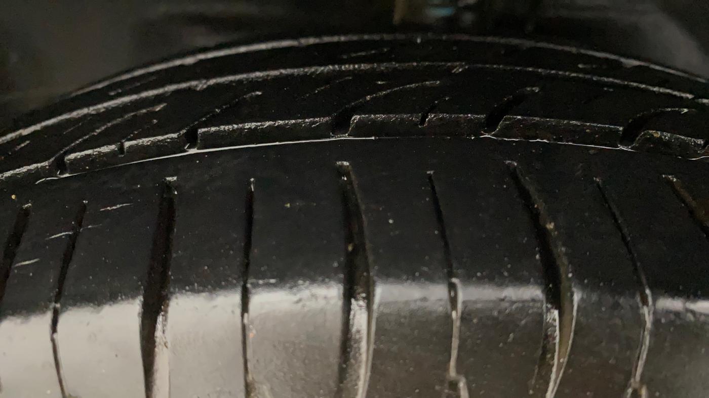 2011 Maruti Wagon R 1.0 VXI, Petrol, Manual, 57,488 km, Left Front Tyre Tread