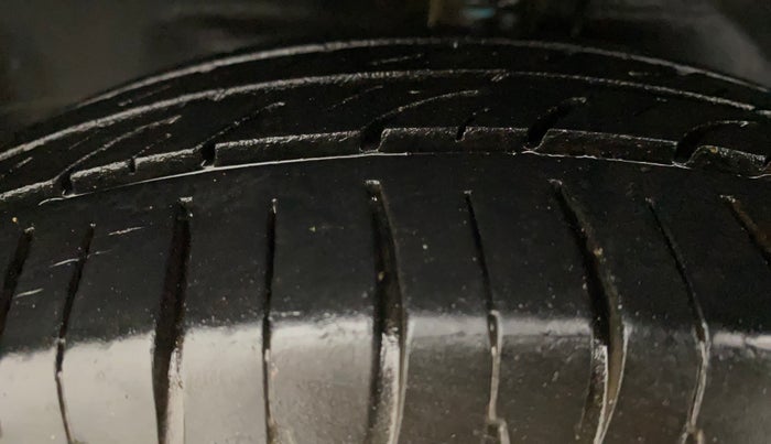 2011 Maruti Wagon R 1.0 VXI, Petrol, Manual, 57,488 km, Left Front Tyre Tread