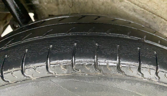 2011 Maruti Wagon R 1.0 LXI CNG, CNG, Manual, 49,855 km, Right Rear Tyre Tread