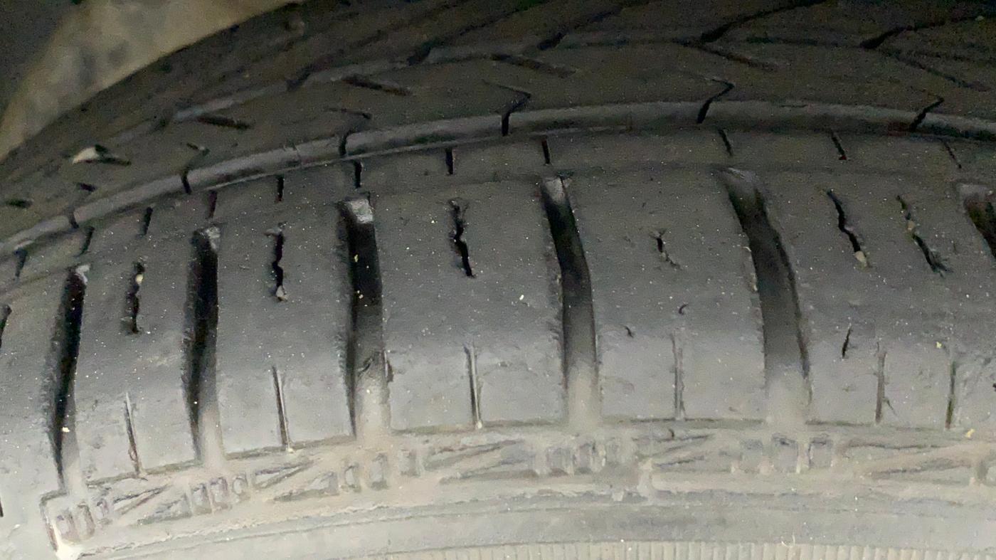 2019 Hyundai Grand i10 MAGNA AT 1.2 KAPPA VTVT, Petrol, Automatic, 52,929 km, Left Front Tyre Tread
