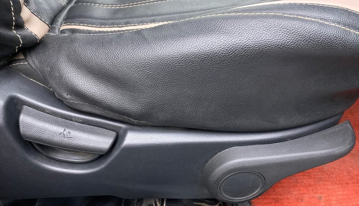 2017 Hyundai Xcent SX 1.1 CRDI, Diesel, Manual, 95,092 km, Driver Side Adjustment Panel