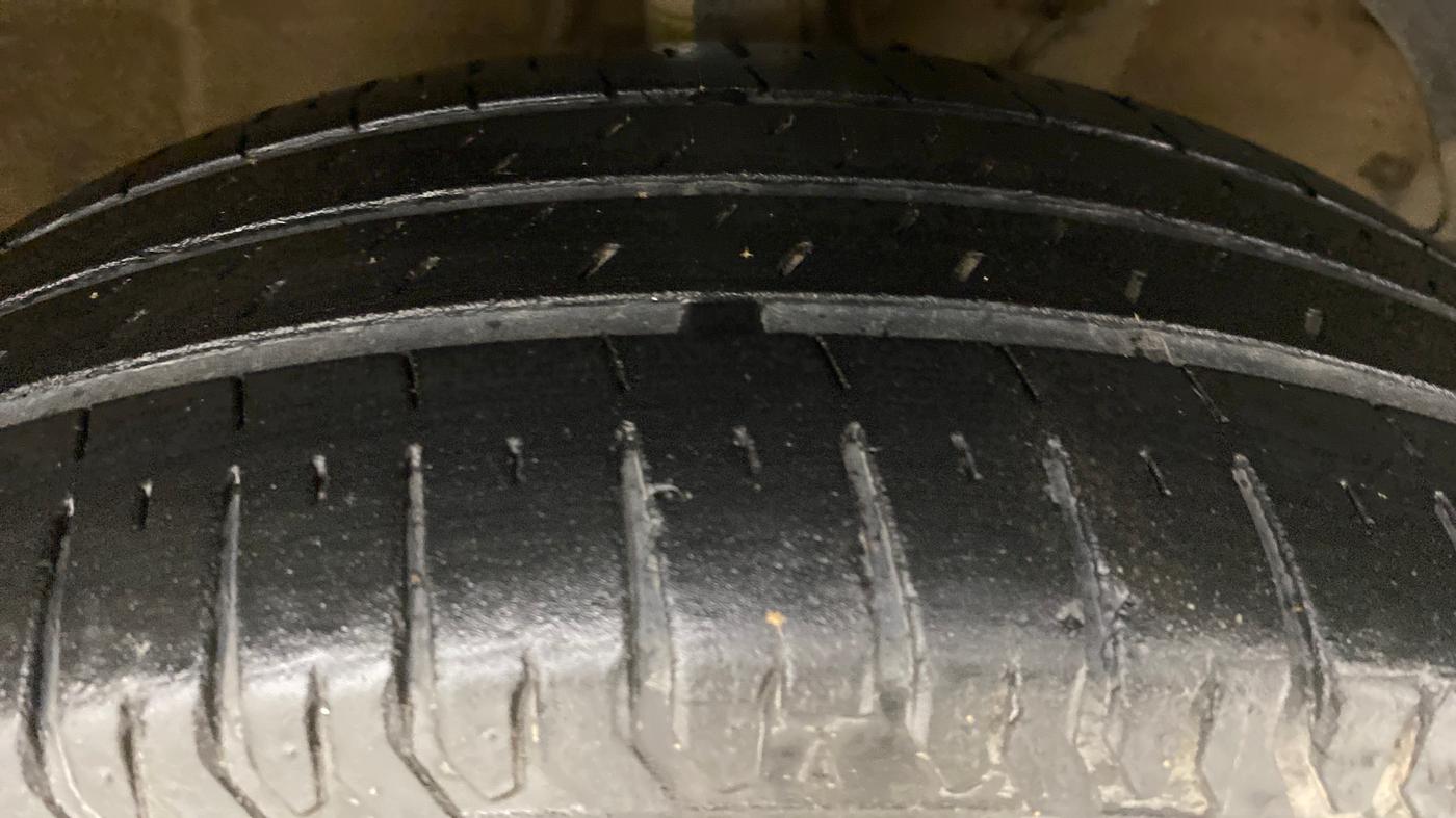 2019 Maruti Ertiga ZXI SMART HYBRID AT, Petrol, Automatic, 34,752 km, Right Front Tyre Tread