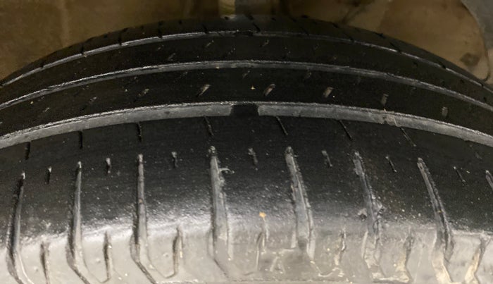 2019 Maruti Ertiga ZXI SMART HYBRID AT, Petrol, Automatic, 34,752 km, Right Front Tyre Tread