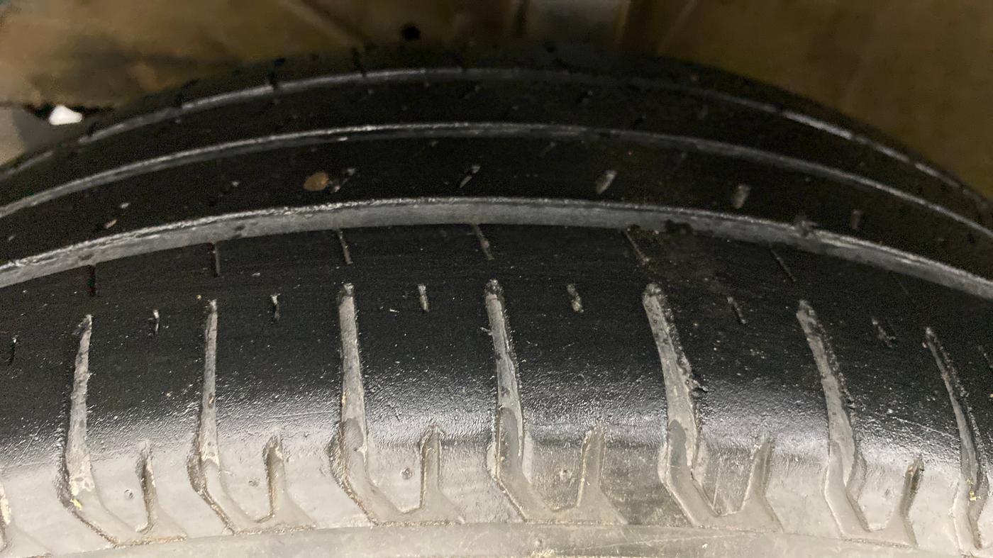 2019 Maruti Ertiga ZXI SMART HYBRID AT, Petrol, Automatic, 34,752 km, Left Front Tyre Tread