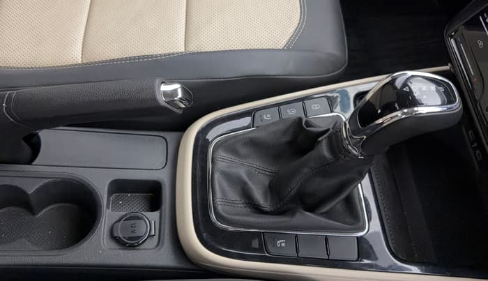 2023 Skoda SLAVIA STYLE 1.5L TSI DSG, Petrol, Automatic, 22,373 km, Gear Lever