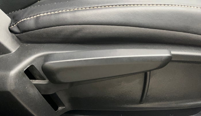 2023 Tata ALTROZ XZ PLUS O SUNROOF CNG, CNG, Manual, 20,155 km, Driver Side Adjustment Panel