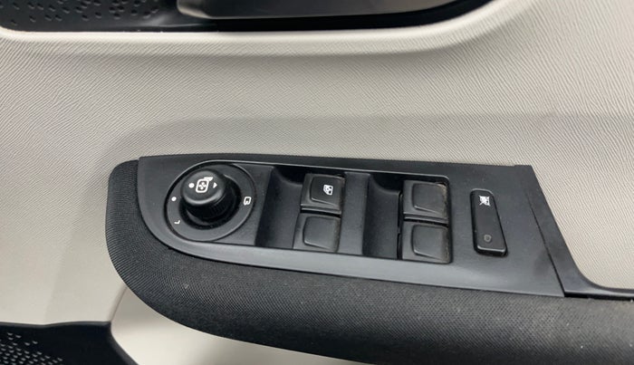 2023 Tata ALTROZ XZ PLUS O SUNROOF CNG, CNG, Manual, 20,155 km, Driver Side Door Panels Control