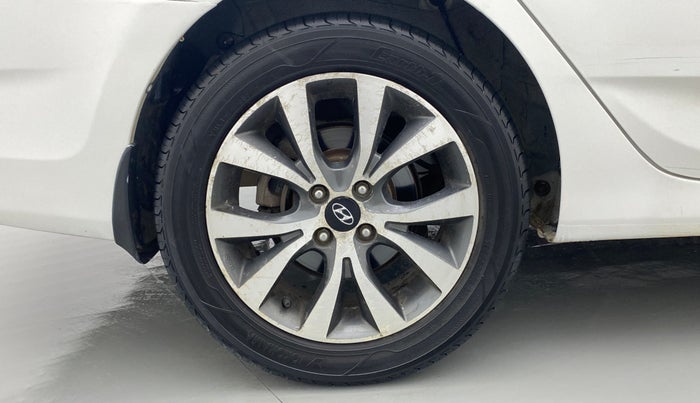 2014 Hyundai Verna FLUIDIC 1.6 CRDI SX, Diesel, Manual, 1,14,918 km, Right Rear Wheel