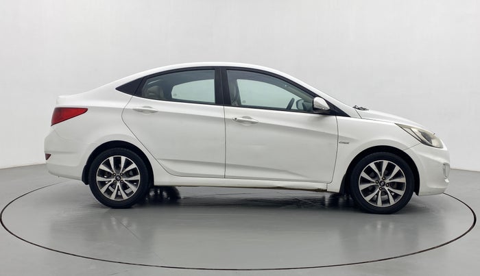 2014 Hyundai Verna FLUIDIC 1.6 CRDI SX, Diesel, Manual, 1,14,918 km, Right Side View