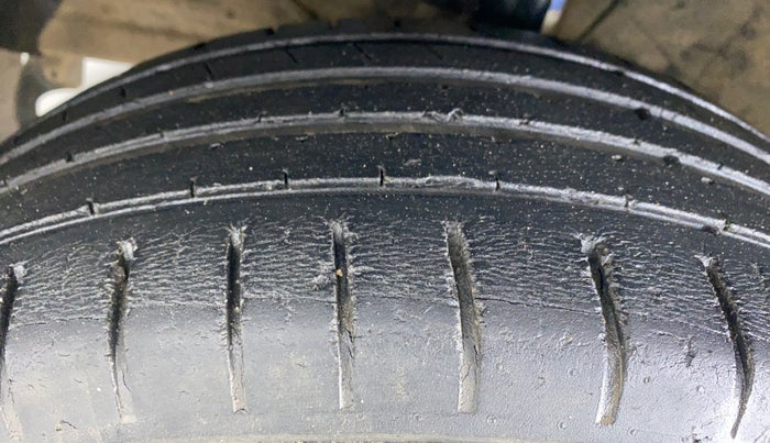 2017 Maruti Baleno ZETA PETROL 1.2, Petrol, Manual, 67,424 km, Left Front Tyre Tread