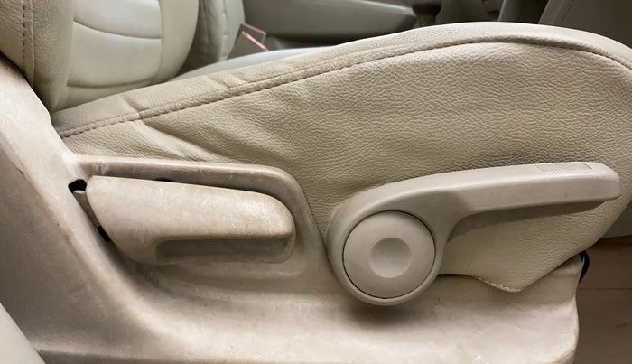 2013 Maruti Ertiga ZDI, Diesel, Manual, 1,21,628 km, Driver Side Adjustment Panel