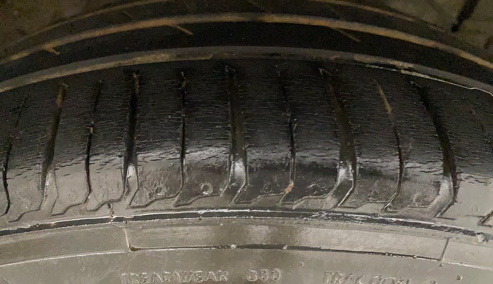 2013 Maruti Ertiga ZDI, Diesel, Manual, 1,21,628 km, Right Front Tyre Tread